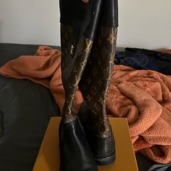 Boots - Picture 7 of 16